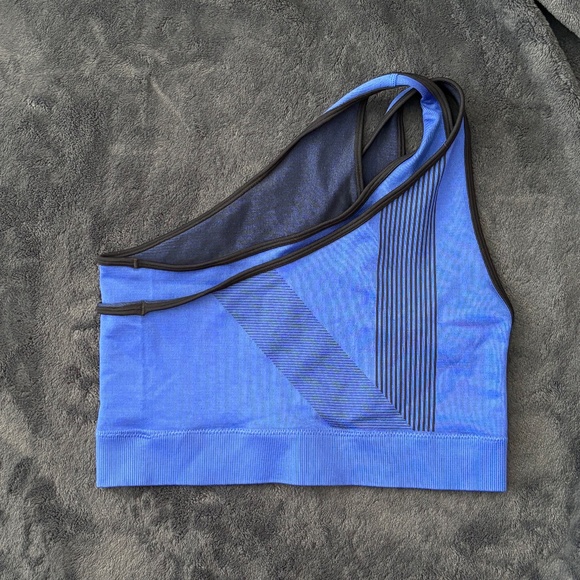 Fabletics One Shoulder Sports Bra - M - Picture 2 of 3